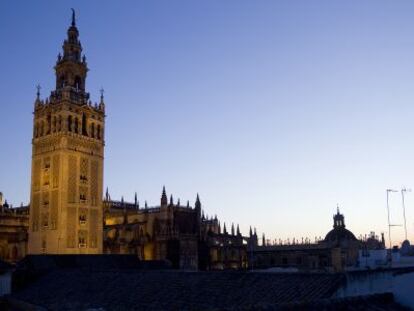 La Catedral de Sevilla al atardecer.
