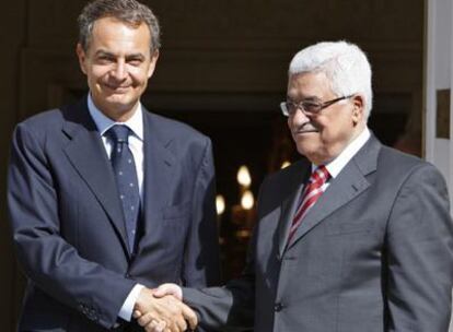 Zapatero recibe a Abbas en La Moncloa