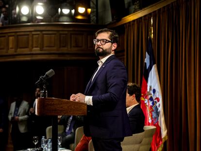 Gabriel Boric imparte una conferencia en la Universidad de la Sorbona en París, el 20 de julio de 2023