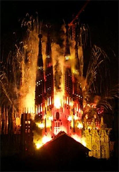 Espectáculo pirotécnico en la Sagrada Familia celebrado en junio.