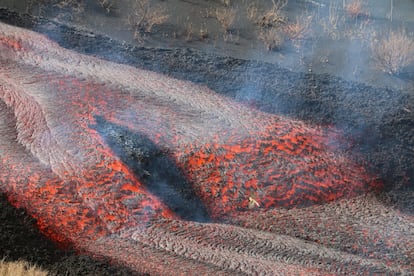 El volcán de Cumbre Vieja ha emitido por sus tres bocas en la mitad de tiempo 80 millones de metros cúbicos de magma, el doble que el de Teneguía en 1971.