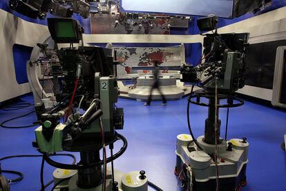 La deuda amenaza la viabilidad de las autonómicas, a pesar de los más de 800 millones de euros que reciben en subvenciones.