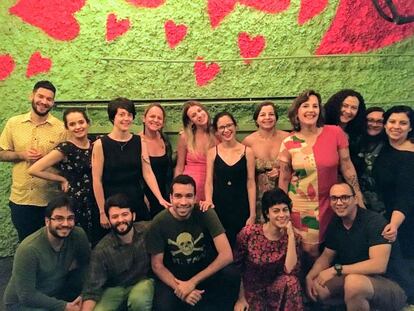 Parte da equipe do EL PAÍS Brasil, com importantes ausências no time, celebrando o ano em dezembro de 2019, quando ainda podíamos nos reunir.