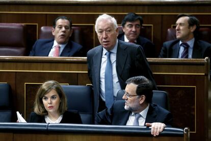 Soraya S&aacute;enz de Santamar&iacute;a, Jos&eacute; Manuel Garc&iacute;a-Margallo y Mariano Rajoy en el Congreso.
