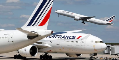 Un avión de Air France parte del aeropuerto parisino Charles de Gaulle.