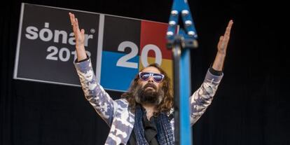 El músico francés Sebastien Tellier durante su actuación en la primera jornada del Sónar.