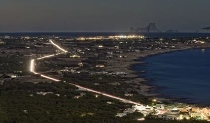 Els vehicles doblen les persones a l&#039;estiu a Formentera.