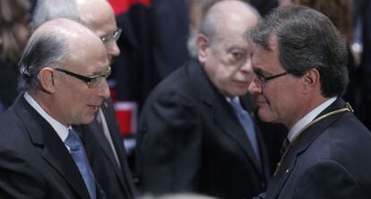 Montoro y Mas, durante la toma de posesi&oacute;n de este &uacute;ltimo como presidente de la Generalitat, el pasado diciembre. 