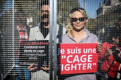 Pamela Anderson durante una manifestación en París en contra de los animales enjaulados (octubre de 2018).