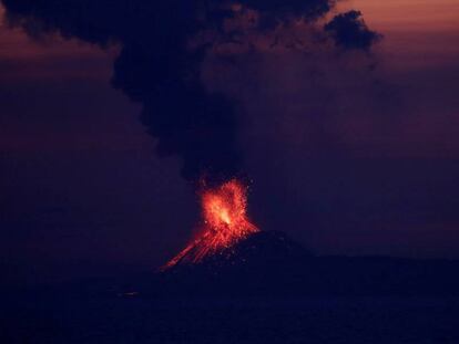 El volcán Anak Krakatau, en Indonesia, entró en erupción el pasado 22 de septiembre. 