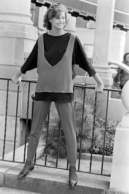 La modelo canadiense en uno de sus primeros trabajos, posando para la campaña de Annie Watson en 1984.