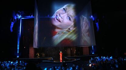 Amaia interpreta 'La canción de Marisol' en la gala de los premios Goya.