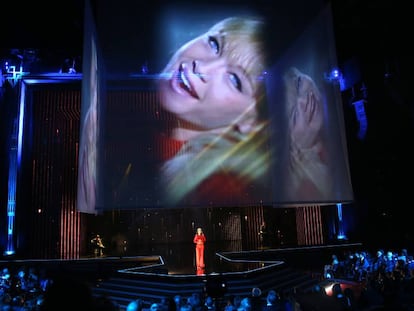 Amaia interpreta 'La canción de Marisol' en la gala de los premios Goya.