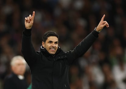 Mikel Arteta, entrenador del Arsenal, en el momento en el que el árbitro pita el final del partido.