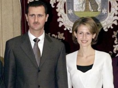 El presidente sirio, Bachar el Asad, y su mujer Asma en una ceremonia en Madrid en 2001