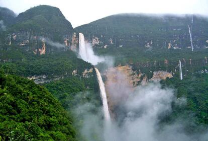 Salto de Gocta, también conocido como La Chorrera, en la región peruana de Amazonas. Sus 540 metros de caída la convierten en la quinta cascada más alta.