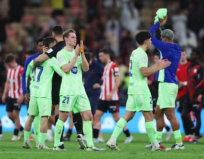 Frenkie de Jong (izquierda) tras el partido de Supercopa ante el Athletic este miércoles.