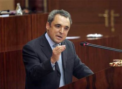 El diputado socialista Rafael Simancas, en un debate en la Asamblea en 2006.