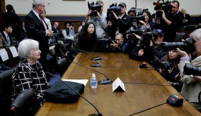 Janet Yellen antes de comenzar su comparecencia en el Congreso. 