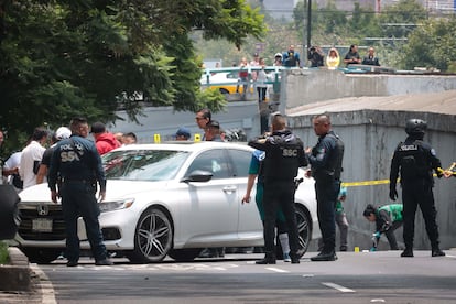 Un hombre perdió la vida luego de ser atacado con un arma de fuego cuando circulaba sobre Viaducto, en Ciudad de México.