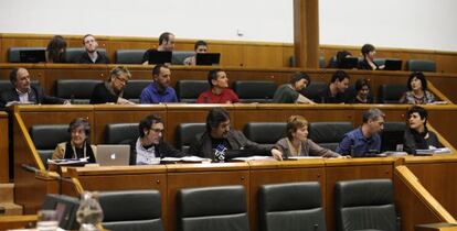 La bancada de EH Bildu en un pleno reciente del Parlamento.