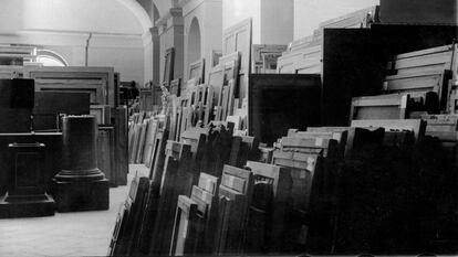 Vista de una sala del Museo del Prado en 1939.