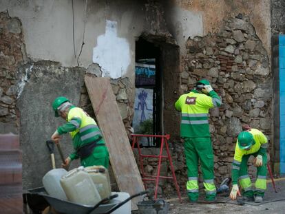 Imatge de les pintades feixistes a l'Ateneu de Sarrià.