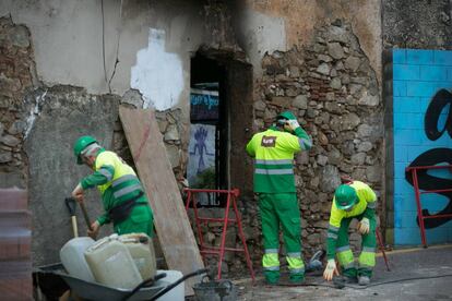 Imatge de les pintades feixistes a l'Ateneu de Sarrià.