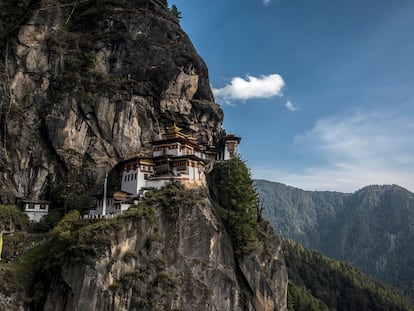 El Nido del Tigre, el monasterio que cuelga de un acantilado, en Bután.