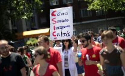 Cient&iacute;ficos y tecn&oacute;logos durante una manifestaci&oacute;n de trabajadores del CSIC.