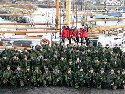 El grupo del CSC, antes de someterse a las 48 horas de supervivencia en plan ejército.