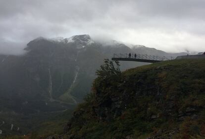 Pasarela del mirador de Utsikten en la carretera de Gaularfjellet.