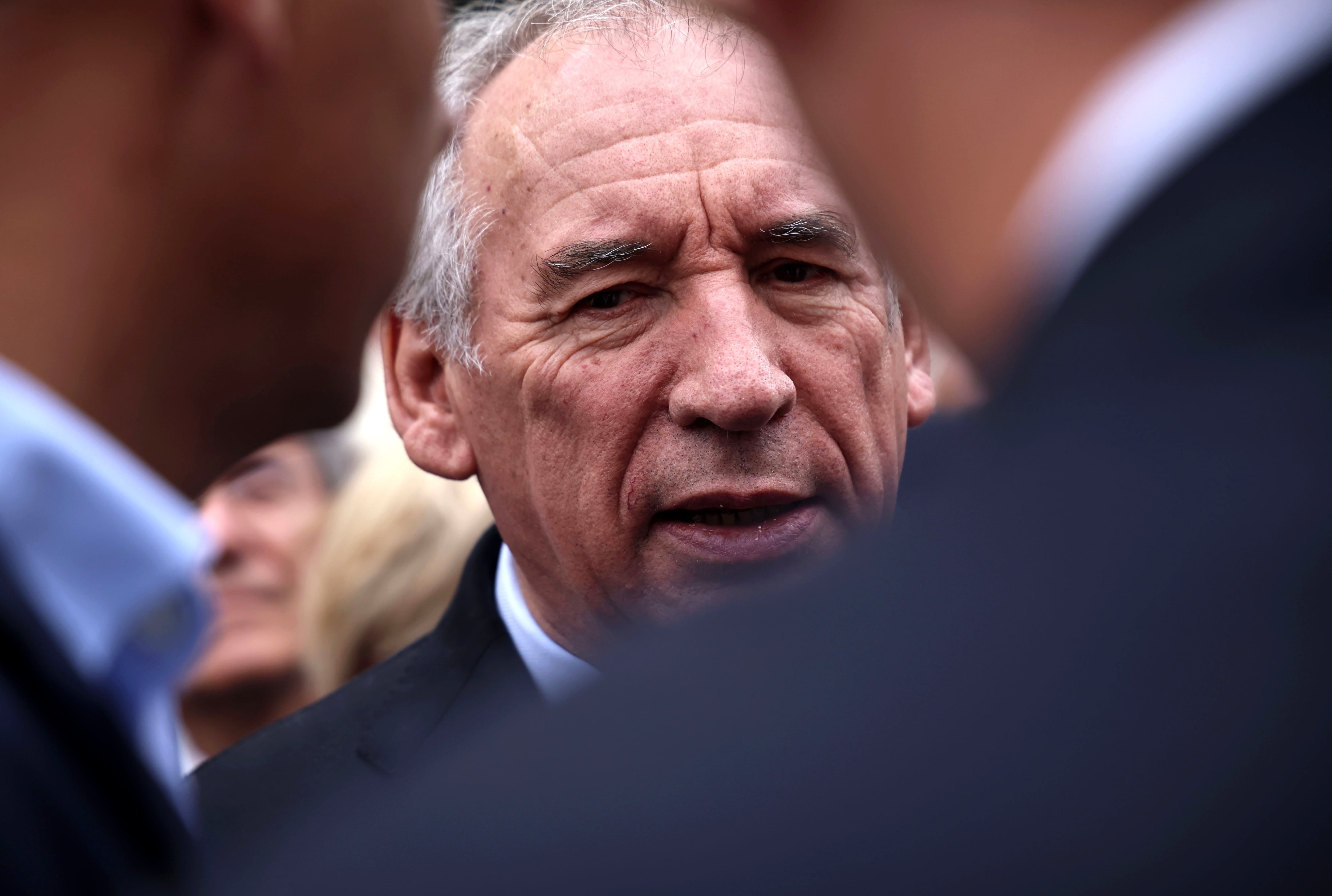 El primer ministro francés, François Bayrou, en una visita a una feria ganadera a Chalons-en-Champagne.