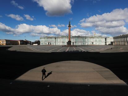 Una vista del centro de San Petersburgo, una de las muchas ciudades del mundo cerradas por la pandemia de coronavirus.