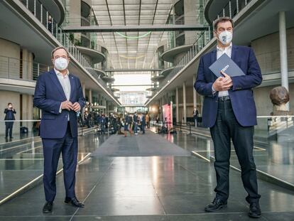 Armin Laschet, a la izquierda, y Markus Söder, el pasado domingo en el Parlamento alemán.