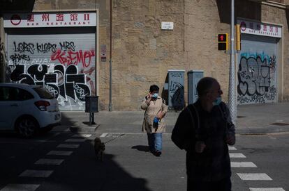 Comerços tancats al barri del Fort Pienc de Barcelona.
