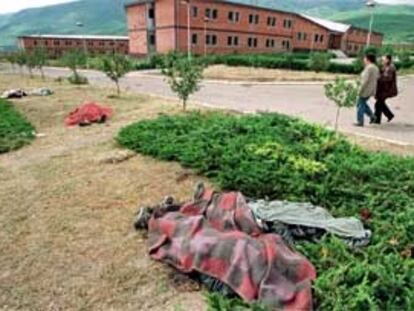 Imagen de mayo de 1999 de cadáveres de presos en la cárcel de Dubrava, Istok (noroeste de Kosovo).