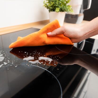 Descubre cómo limpiar correctamente la vitrocerámica. GETTY IMAGES.