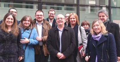 La delegación de San Sebastián 2016, con el alcalde Juan Karlos Izagirre en le centro, este martes en Bruselas. 