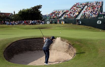 Justin Rose en el búnker del 15.