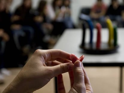 Taller de sexualidad en una escuela de Barcelona.