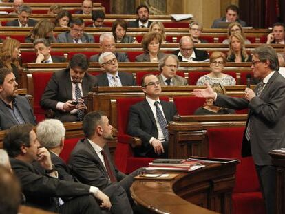 Mas es dirigeix a Junqueras al Parlament.