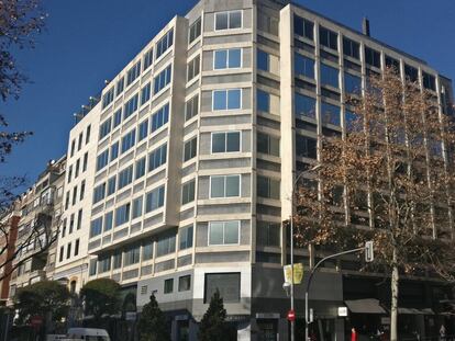 Imagen de la fachada del edificio en el que Isern ha abierto su nueva sede en Madrid.
