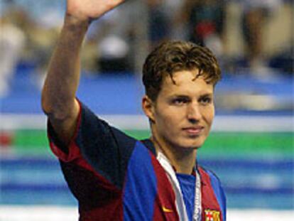 Van Den Hoogenband se vistió del Barça para la entrega de medallas.