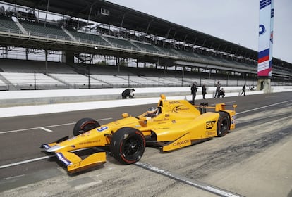 Los pilotos deben completan 40 vueltas en tres fases de velocidad para demostrar el control que tienen sobre su coche. La fase 1 consiste en 10 vueltas a velocidad superior a las 210 mph; La fase 2 consta de 15 vueltas a 215 mph y la fase 3 requiere 15 vueltas a más de 220 mph.