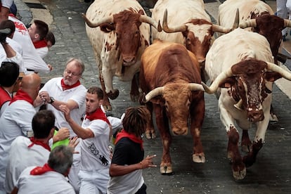 Los seis toros de la ganadería Puerto de San Lorenzo han protagonizado una carrera rápida, de dos minutos y 40 segundos, este domingo.