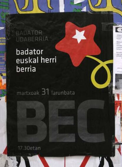 Cartel pegado en San Sebastián anunciando un acto para el 31 de marzo en el recinto ferial BEC de Barakaldo (Vizcaya).