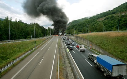 Autopista A-66, se encuentra cortada en tres puntos diferentes por las protestas llevadas a cabo por los mineros asturianos