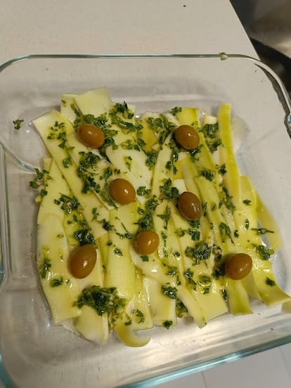 Boquerones de la huerta, una receta que se volvió viral en el 'Qué coño hago de comer hoy versión buen rollo', publicada por Cristina Molina Ori Lola Mika.