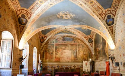 Interior da prefeitura de Volterra, na Toscana italiana.